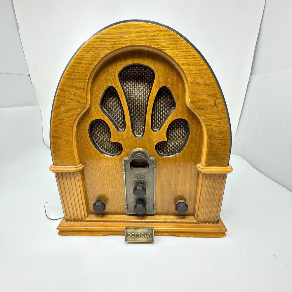 Detrola KM327 Vintage Style Wood Cathedral‎ AM FM Radio Cassette Player 1932 Rep